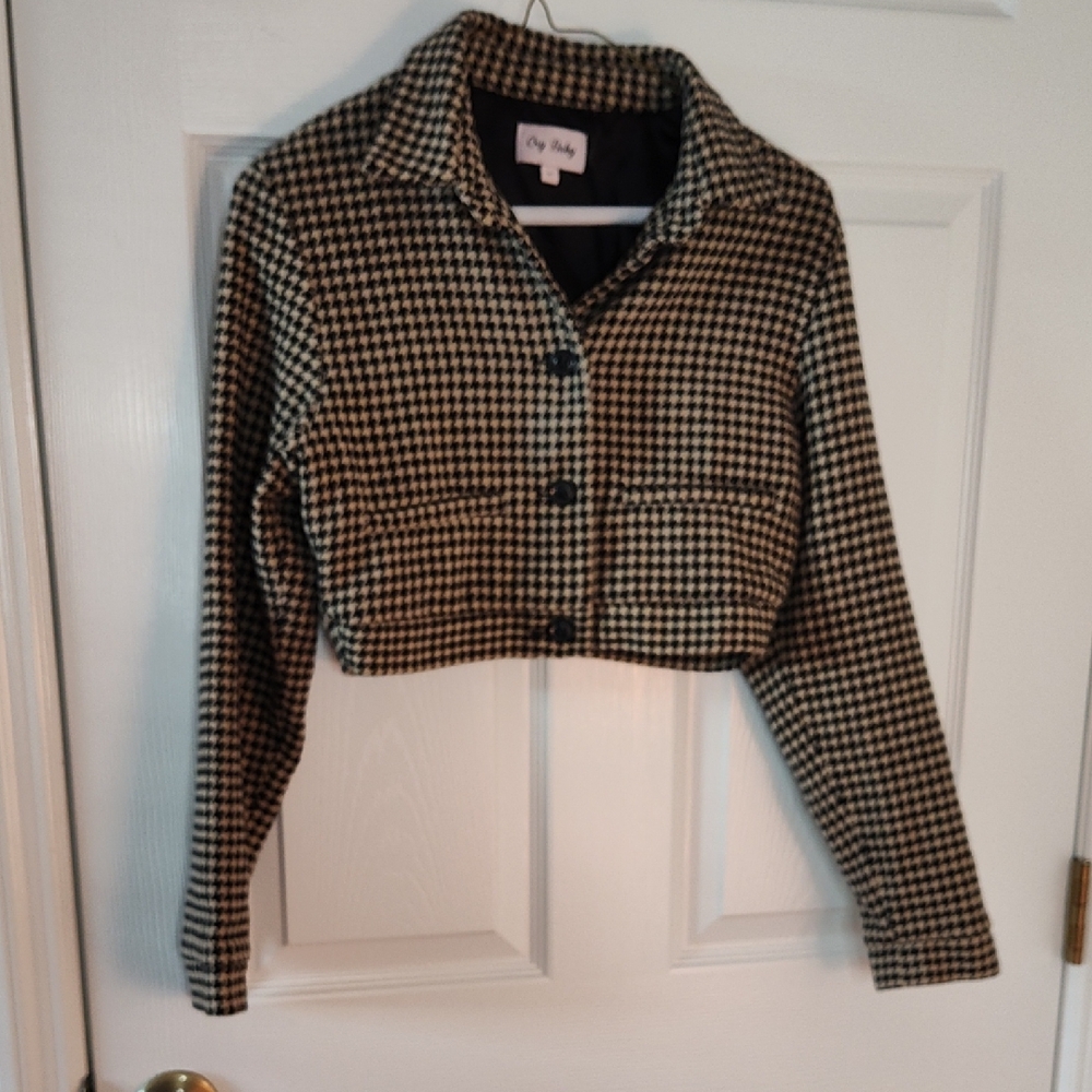 Chic Houndstooth Cropped Jacket - Black and White
